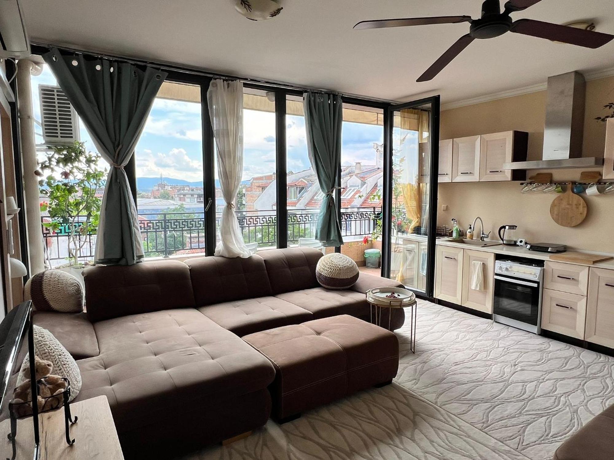 Downtown Central Apartment With Working Kitchen, City Views & Free Parking Kazanlak Exterior photo
